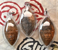 Amulette masque de Lersi en terres sacrées – Consécration du Très Vénérable Lersi Sompit