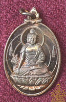 Médaille du Bouddha de médecine Sangye Menla et de Po Shiwok - Wat Dong Noi La Magie du Bouddha.