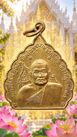 Médaille dorée du Vénérable Luang Phor Sai Suthamio du Wat Charoen Sukharam (2005) La Magie du Bouddha.