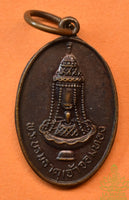 Rare médaille Phra Borom That Chao Chom Thong – Vénérable Luang Phor Thong Sirimongkalo (1982) La Magie du Bouddha.