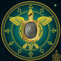 Médaille tortue sacrée Phaya Tao Ruean Rian Sukjai avec Bouddha Phra Sanghajai - Très Vénérable Luang Phor Liew du Wat Rai Theng Thong