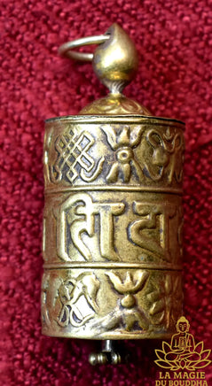 Pendentifs moulins à prières artisanaux en métal repoussé, disponibles en argent et or La Magie du Bouddha.