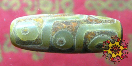 Perle sacrée Tibétaine Dzi à neuf yeux. La Magie du Bouddha.