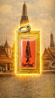 Amulette ancienne du Bouddha du dimanche avec trois Takut consacrée vers 1970 par Phrakru Ophat Nawakit du Wat Ban Mai La Magie du Bouddha.
