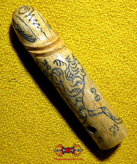 Palat Kick au tigre en bois sacré Mae Koon - Très Vénérable LP Sawai. La Magie du Bouddha.