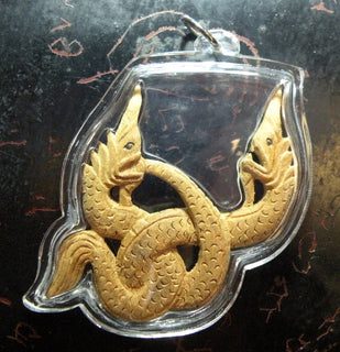 Grand pendentif couple de Nâgas en bois sculpté - Wat Tham Chaïmongkol. La Magie du Bouddha.