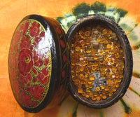 Reliquaire ancien aux perles sarira ambrées et Bouddha Phra Phong Suphan