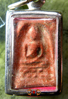 Petite amulette rouge du Bouddha Phra Somdej.