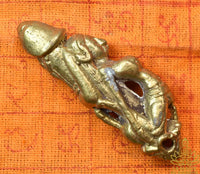 Amulette Palat Khik érotique en laiton avec femme dénudée – Talisman phallique thaïlandais La Magie du Bouddha.