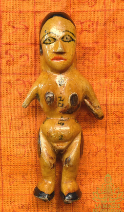 Statuette médicinale féminine en bois sacré Mae Phaya Tao Héo - Très Vénérable Ajarn Sané La Magie du Bouddha.