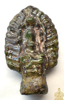 Statuette Phra Naphok en verre alchimique Met Rae. La Magie du Bouddha.