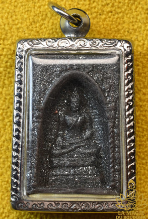 Amulette Phra Phairi Phinat en phong lek lai consacrée au Wat Bowonniwet le 21 avril 1992 La Magie du Bouddha.