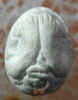 Amulette Thaï Phra Pidta Look Aum blanche - Wat Sakai. La Magie du Bouddha.
