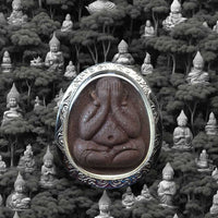 Puissante amulette Phra Pidta – Série limitée du 88ᵉ anniversaire de Luang Phor Koon (2011)