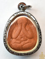 🛡️ Amulette protectrice Phra Pidta Udomsap (Roon Modnee) – Wat Werurachin La Magie du Bouddha.
