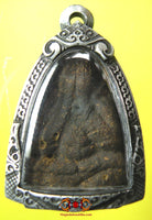 Précieuse amulette Phra Pidta Modhnee en cintranami - Wat Chong Lom.