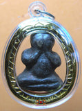 Amulette Thaï protectrice Phra Pidta en terre cuite.