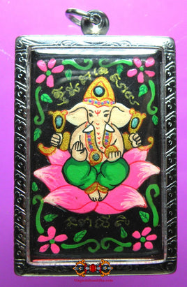 Grande amulette de Phra Pikanet en bois sacré laqué peint à la main. La Magie du Bouddha.