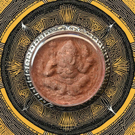 Amulette rouge Phra Pikanet – Très Vénérable Luang Phor Hong (Wat Petchaburi)