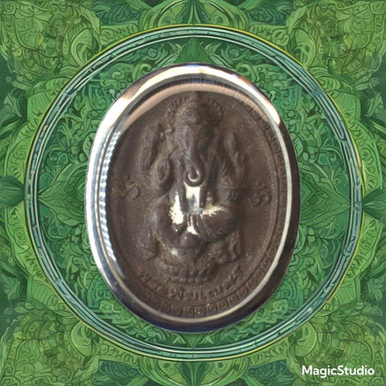 Amulette double Phra Pikanet et Phra Siwali – pâte de plantes médicinales anciennes La Magie du Bouddha.
