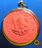 Petite amulette Thaï rose vif de Jatukham Rammathep et Phra Pikanet.