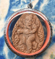 Amulette Phra Pikanet “Roon Baramee Khu Fah” - Vénérable Luang Phor Dum du Wat Chawak