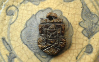 Amulettes protectrices Phra Rahu en coquille de noix de coco (Wat Sri Sathong)