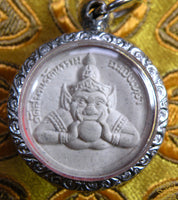 Petite amulette blanche Phra Pikanet Phratan Pön - Wat Saman Ratanaram.