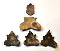 Amulettes protectrices Phra Rahu en coquille de noix de coco (Wat Sri Sathong)