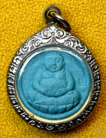 Amulette bleue Phra Sanghajai et Roue de Bouddhas – Wat Chedi Hoï – 2002