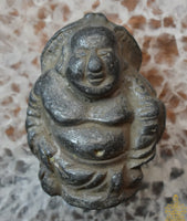 Bouddha ancien de fortune Phra Sanghajai sous ombrelle – Vietnam