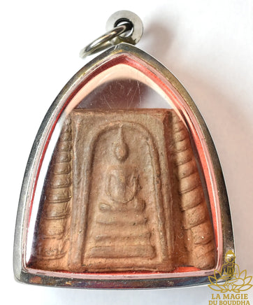 Amulette ancienne du Bouddha Phra Somdej avec motifs coquillage et inscription manuscrite Phra Kru Sangharaj La Magie du Bouddha.