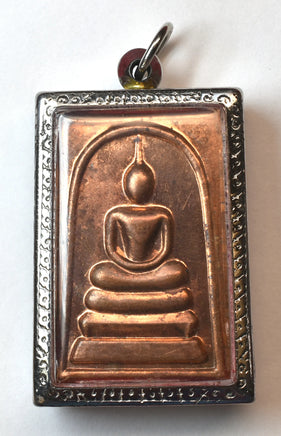 Amulette Phra Somdej Chinabunchon cuivre – Wat Makut Kasatriyaram (Bangkok, 2005) La Magie du Bouddha.