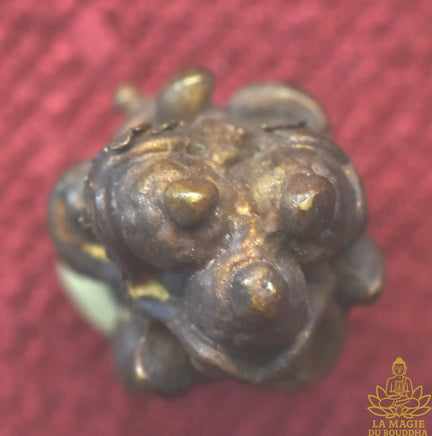 Amulette Phra Upakut Triple ancienne en bronze du Cambodge La Magie du Bouddha.