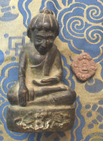 Statue sacrée de Phra Upakut en bronze sarmlit (Wat Parungsee) + Amulette Phra Phong Kradum Thong La Magie du Bouddha.
