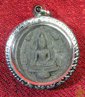 Amulette noire de Phra Buddha Chinaraj & Phra Pikanet – Wat Phra Si Rattana Mahathat.