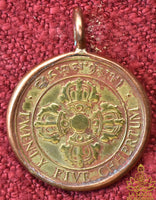 Pendentif pièce du Bhoutan 25 Chhertum 1979 – Montage artisanal non destructif