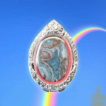 Pendentif en pierre sacrée hin phratat bleue de Khao Sam Roi Yot La Magie du Bouddha.