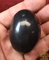 Shiva Lingam noirs authentiques en pierre polie (trois tailles disponibles) La Magie du Bouddha.