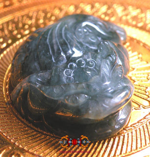 Talismans Chinois de fortune grenouille à trois pattes en jade de Birmanie. La Magie du Bouddha.