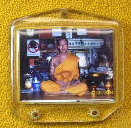 Pendentif photo bénie du vénérable Ajarn Aod du Wat Sai Mai La Magie du Bouddha.