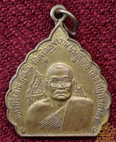 Médaille dorée du Vénérable Luang Phor Sai Suthamio du Wat Charoen Sukharam (2005) La Magie du Bouddha.