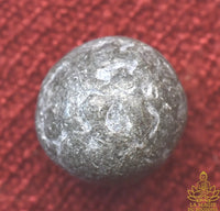 Look Aum sacré d’invulnérabilité en plomb ancien - Très Vénérable Luang Phor Huat Thammasaro du Wat Uposatharam La Magie du Bouddha.