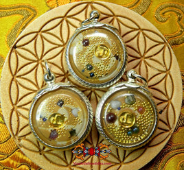 Pendentif collection de pierres sacrées et reliques. La Magie du Bouddha.