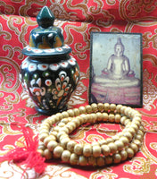 Collection de reliques sarira, chapelet et image du Bouddha.