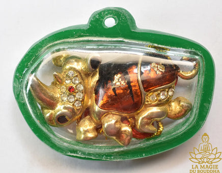 Amulette rhinocéros consacrée par Luang Phor Samrit Kumpiro La Magie du Bouddha.