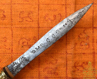 Stylo dague rituelle Meedh Moh – Fabrication artisanale par Ajarn Kitipan (lignée de Luang Phor Doem) La Magie du Bouddha.