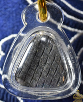 Collier sacré avec bille des Nâgas rose et Phra Pidta en sable du Mékhong (Wat Pochai – Udon Thani) La Magie du Bouddha.