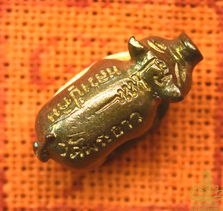 Amulette cochon magique de fortune Moo Khumphai Mahalap Athithan Jit - Très Vénérable Luang Phor Tim du Wat Phra Khao La Magie du Bouddha.