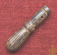 Amulette Sak de prospérité en bois de cocotier – Vénérable Luang Phor Lippan du Wat Mai Barndon (2005)